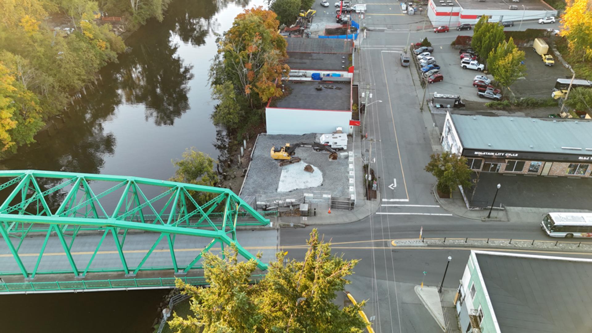 The former Bridge Lounge by the 5th Street Bridge during demolition